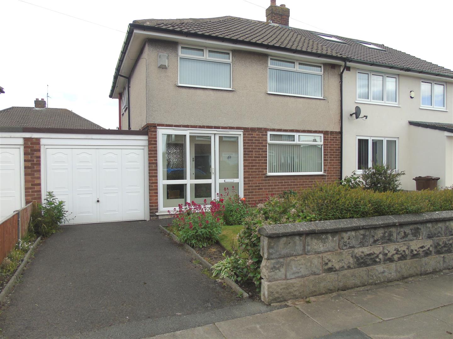 Available Properties Estate Agents, Aintree, Liverpool Grosvenor